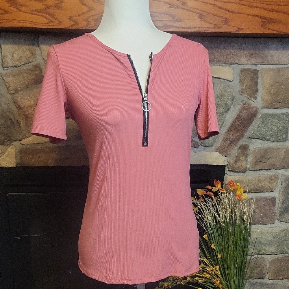 Short-Sleeve Ribbed Tee with Ring Zip in Dusty Rose